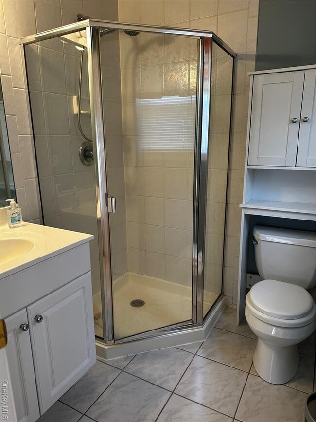 Building Photo - 15 Shari Ct