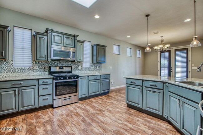 Building Photo - 14509 Holly Springs