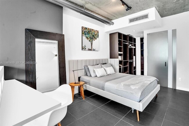 Building Photo - 690 SW 1st Ct