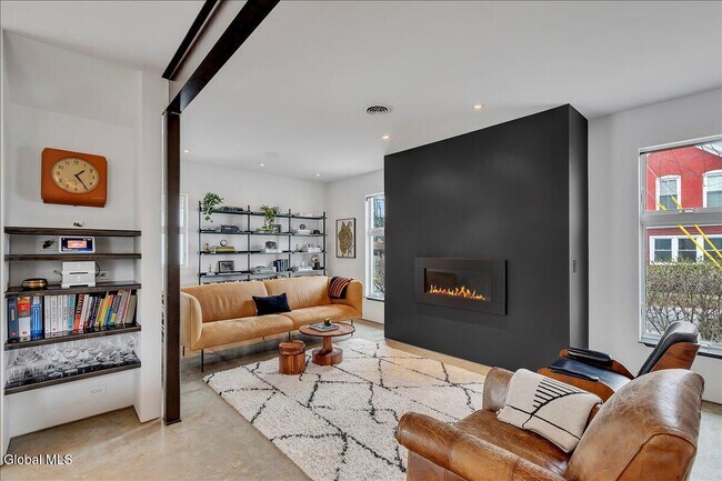 Building Photo - 18 Granite St