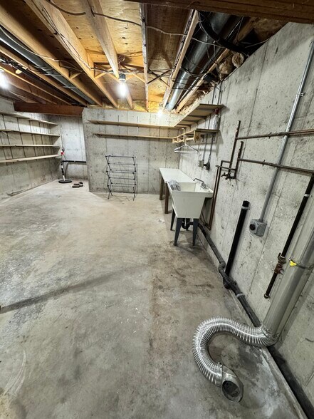 Building Photo - 2412 E Ridge Ter