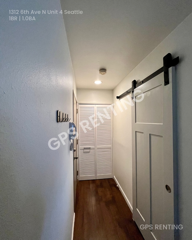 Building Photo - 1312 6th Ave N