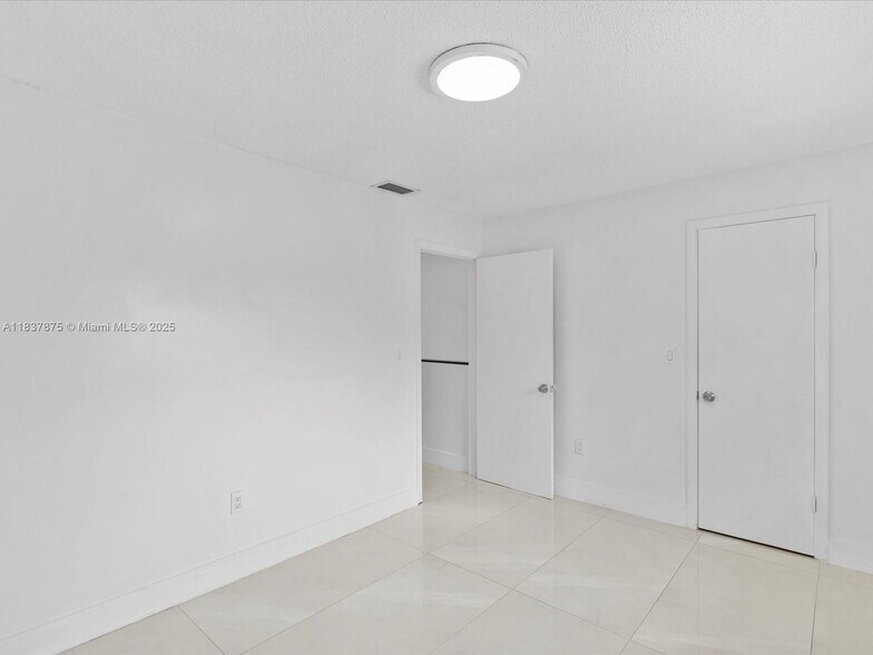 Building Photo - 1790 W 58th St