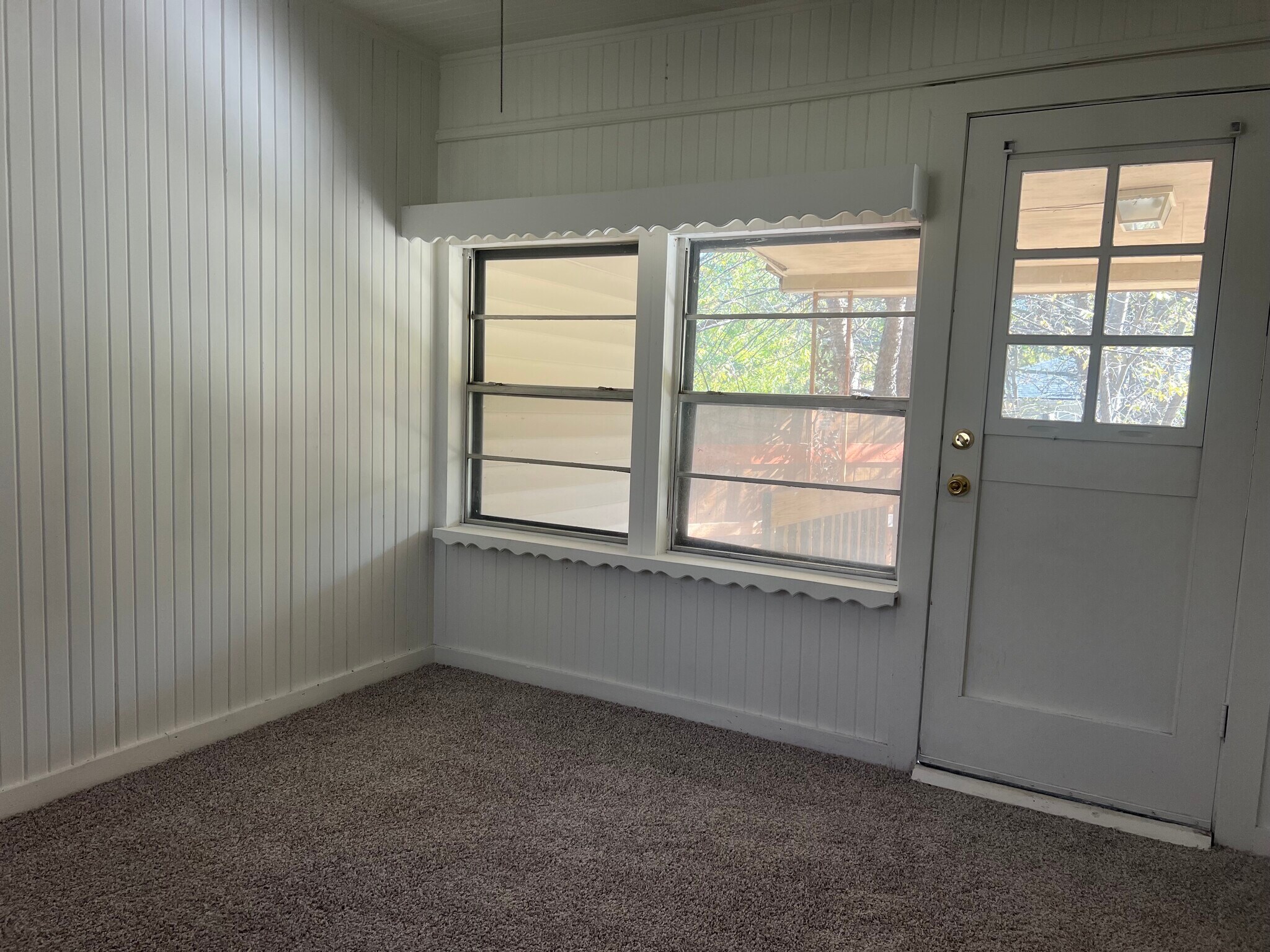 Building Photo - 126 E Colonial Dr