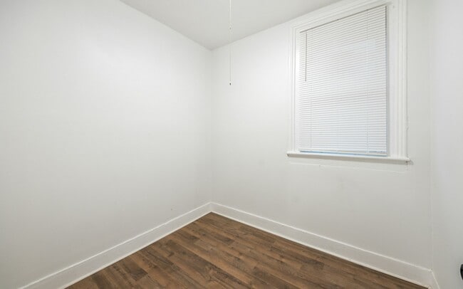 Building Photo - 1361 E 45th St