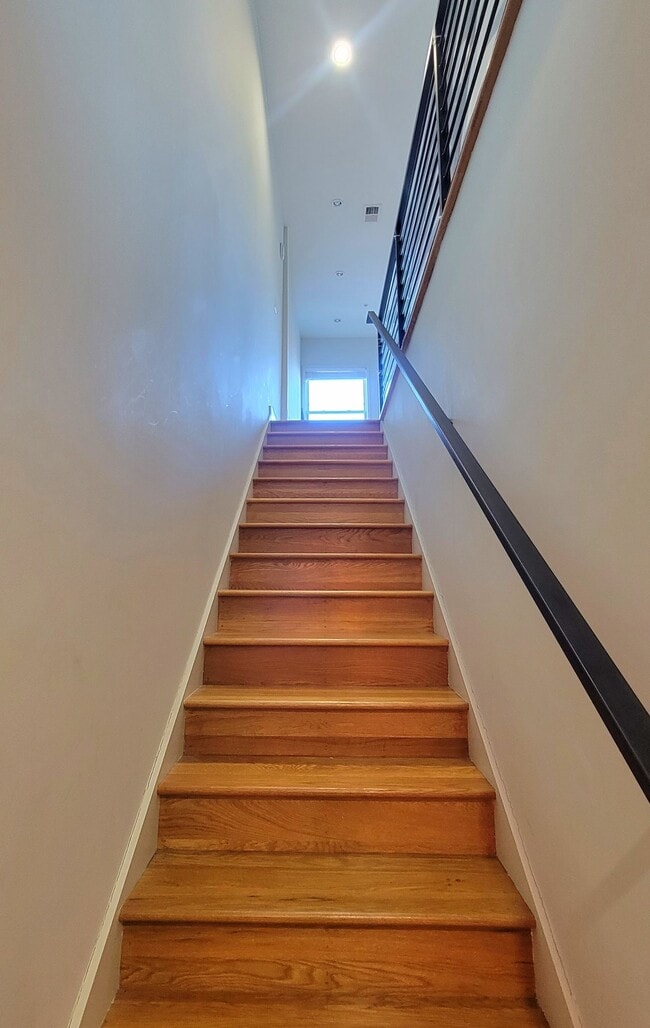 Building Photo - 1728 Wisconsin Ave NW