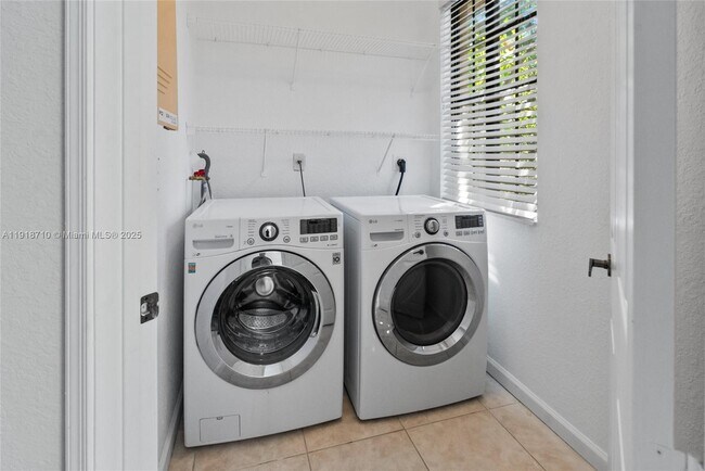 Building Photo - 2649 Center Ct Dr