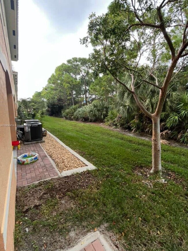 Building Photo - 5067 SE Mariner Garden Cir