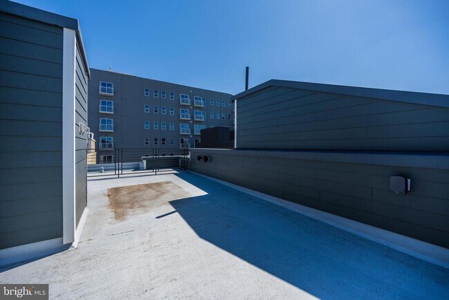 Building Photo - 1442 Hope St