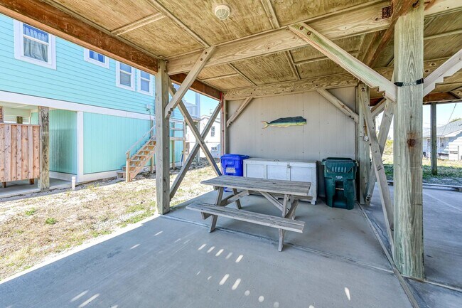 Building Photo - OFF-SEASON FURNISHED RENTAL AVAILABLE JAN and FEB '26