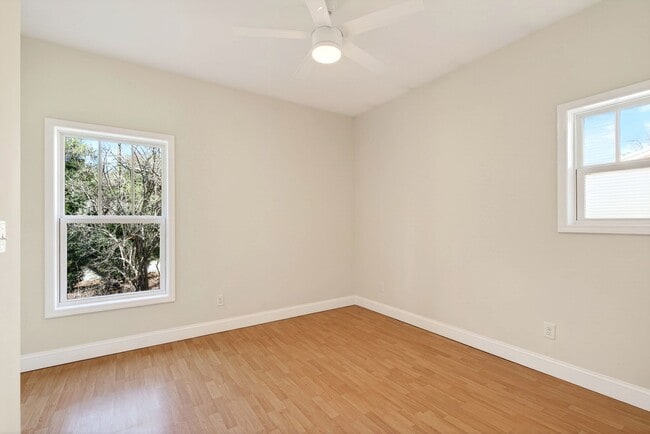 Building Photo - Black Mountain Long Term Rental!