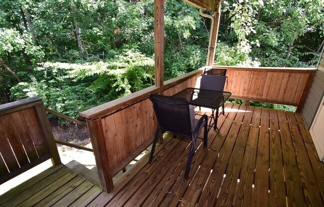 Building Photo - Woods Edge 2-Bedroom Townhome!