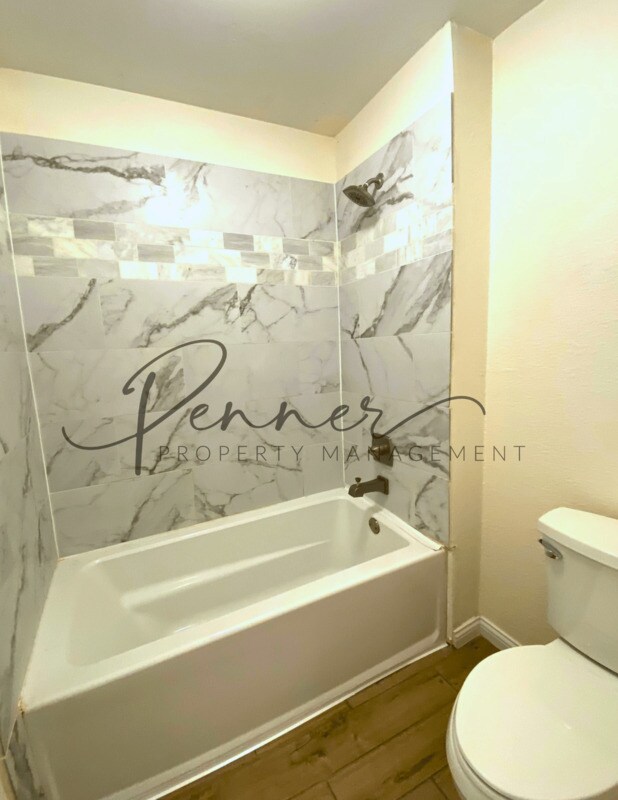 Building Photo - 449 NE Churchill St