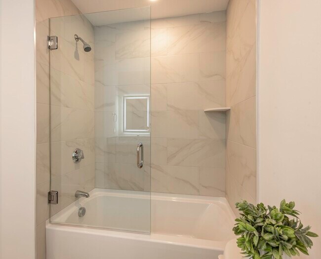 Building Photo - 1060 Main St