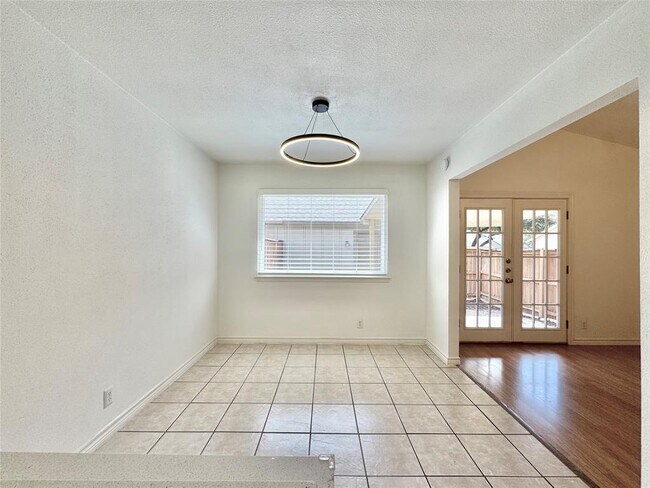 Building Photo - 1423 W Braker Ln