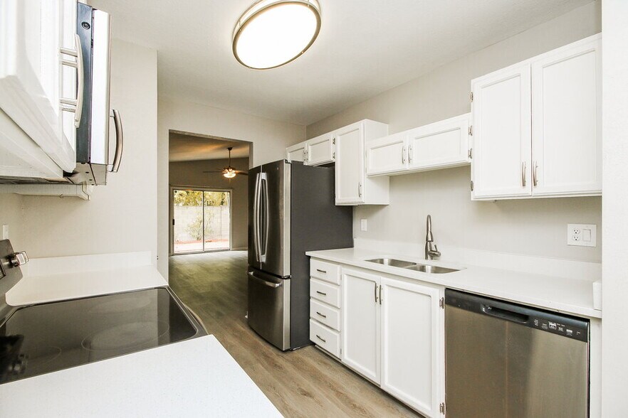 Building Photo - 1616 N Alta Mesa Dr
