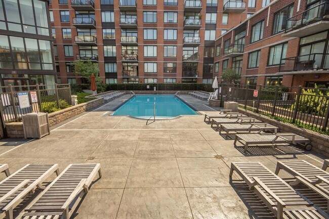 Building Photo - 1100 Maxwell Ln