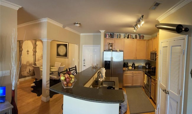 Building Photo - Modern 2-Bed, 2-Bath Condo in Brentwood