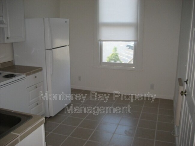 Building Photo - 211 Forest Ave