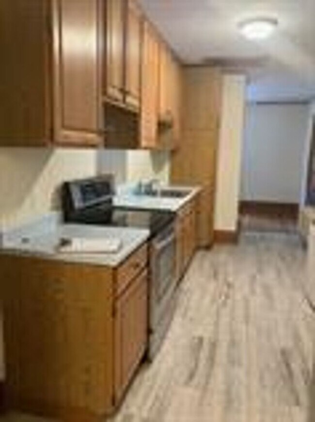 Building Photo - 209 Roxbury St