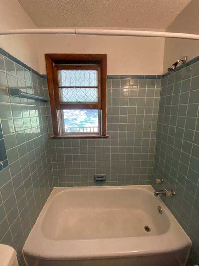 Building Photo - Charming 3 Bedroom Rancher in Staunton Com...
