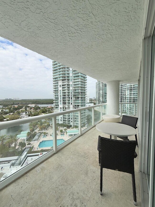 Building Photo - 16400 Collins Ave