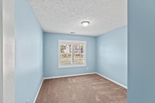 Building Photo - 252 Merin Height Rd