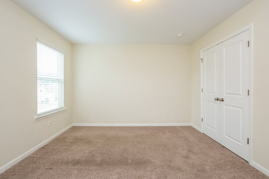 Building Photo - 430 Darbys Run Ct