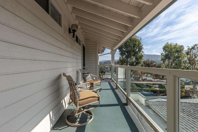 Building Photo - 1560 Circa Del Lago