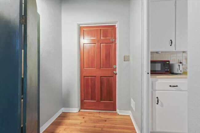 Building Photo - 1612 Hasosaw Nene