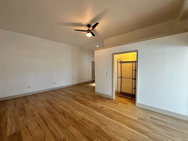 Building Photo - Barndominium in the Country!