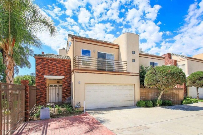 Building Photo - Spacious renovated townhouse in Arcadia fo...