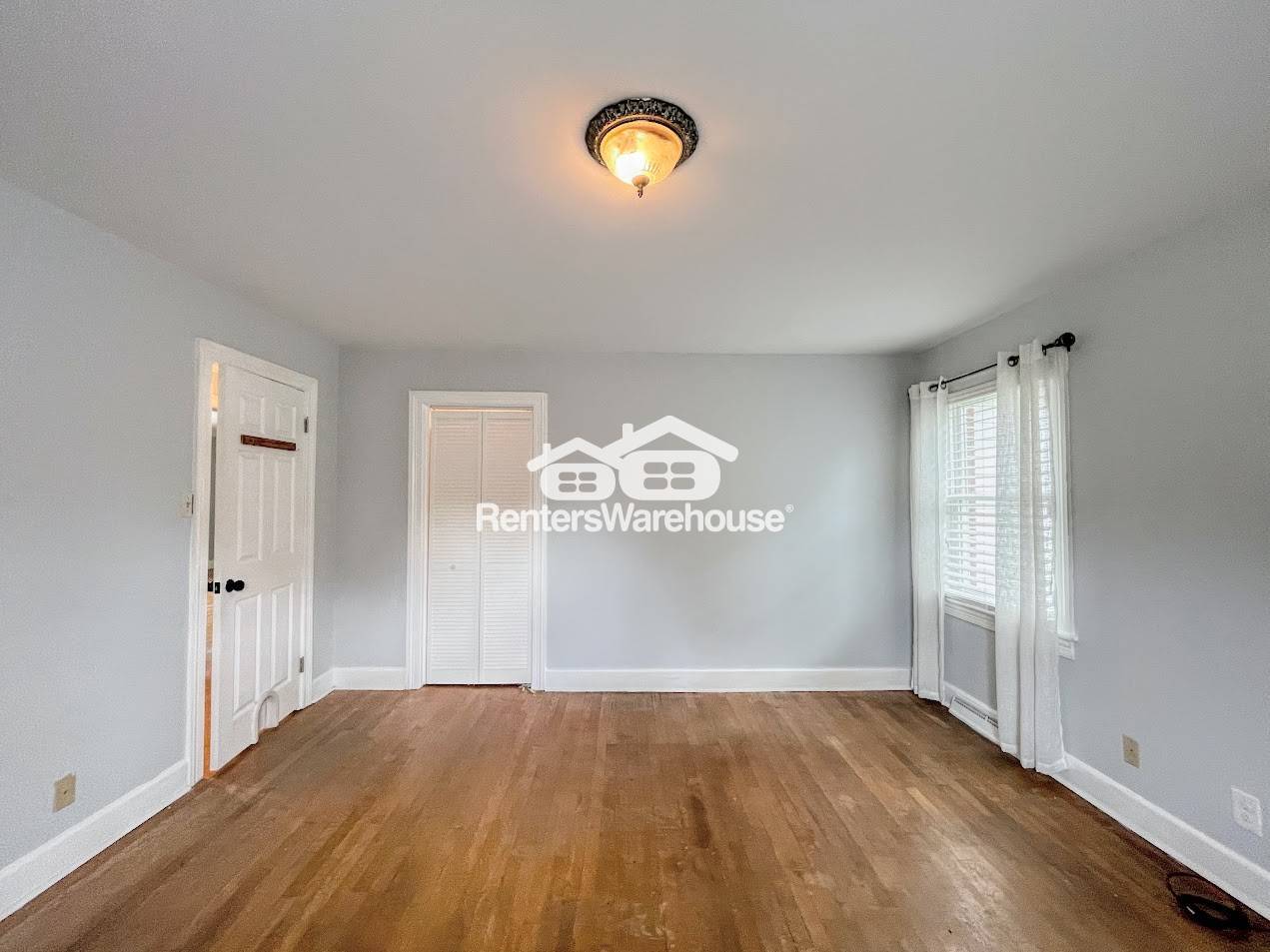 Building Photo - 3305 Camellia Dr