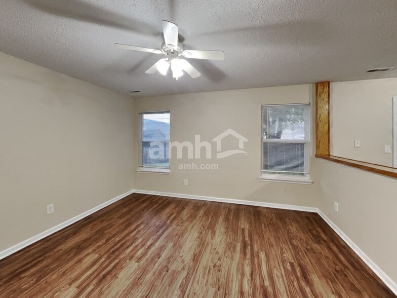 Building Photo - 414 Polaris Dr