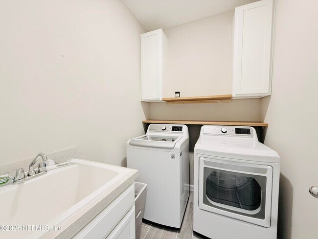 Building Photo - 1784 Mathews Manor Dr
