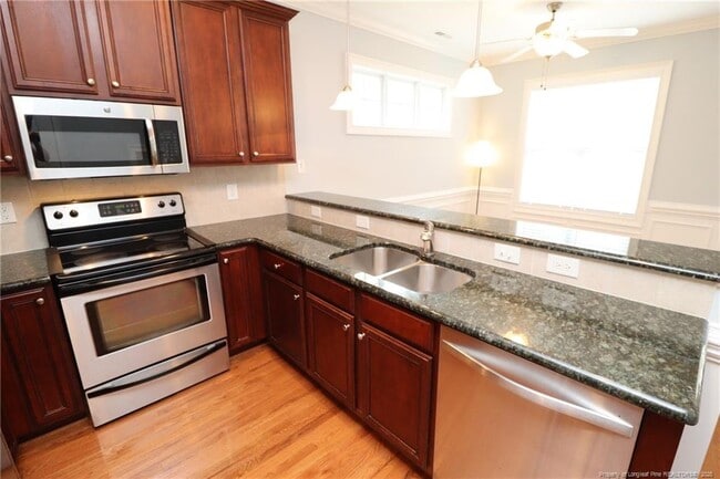 Building Photo - 5013 Sunny Creek Ln