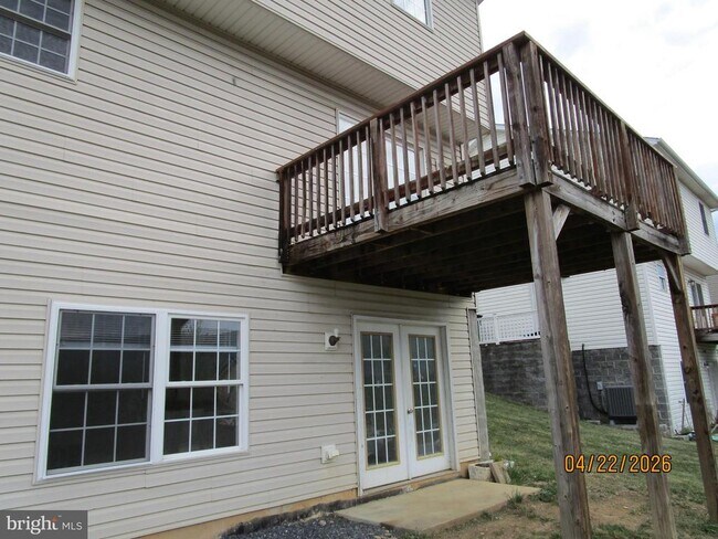 Building Photo - 540 Thompson St