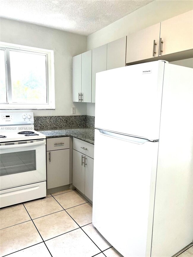 Building Photo - 2121 SW 4th St