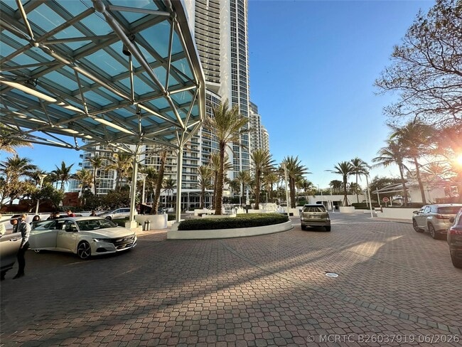 Building Photo - 18201 Collins Ave