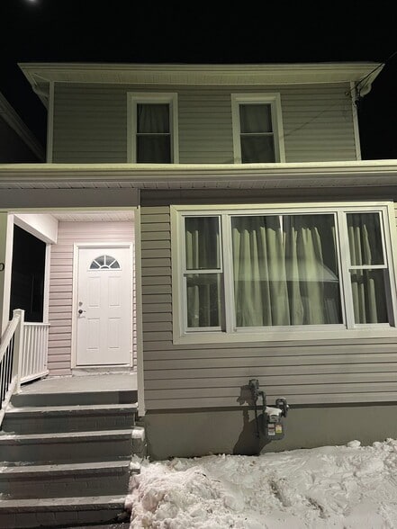 Building Photo - 10 Brunswick Ave