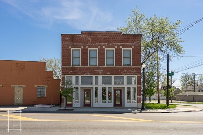 Building Photo - 225 E 5th Ave