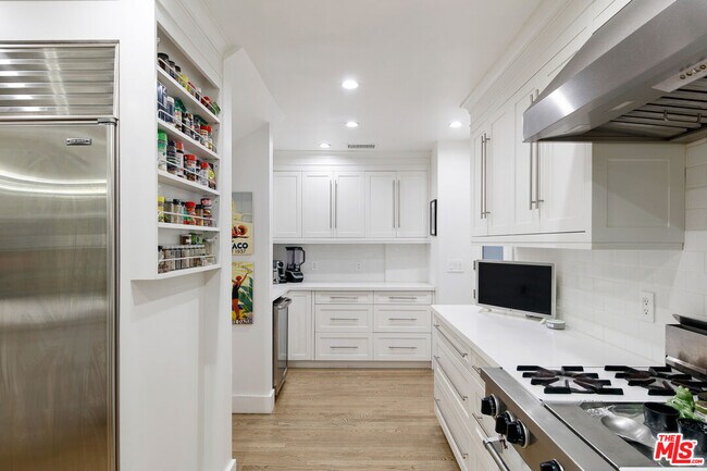 Building Photo - 1760 Nichols Canyon Rd