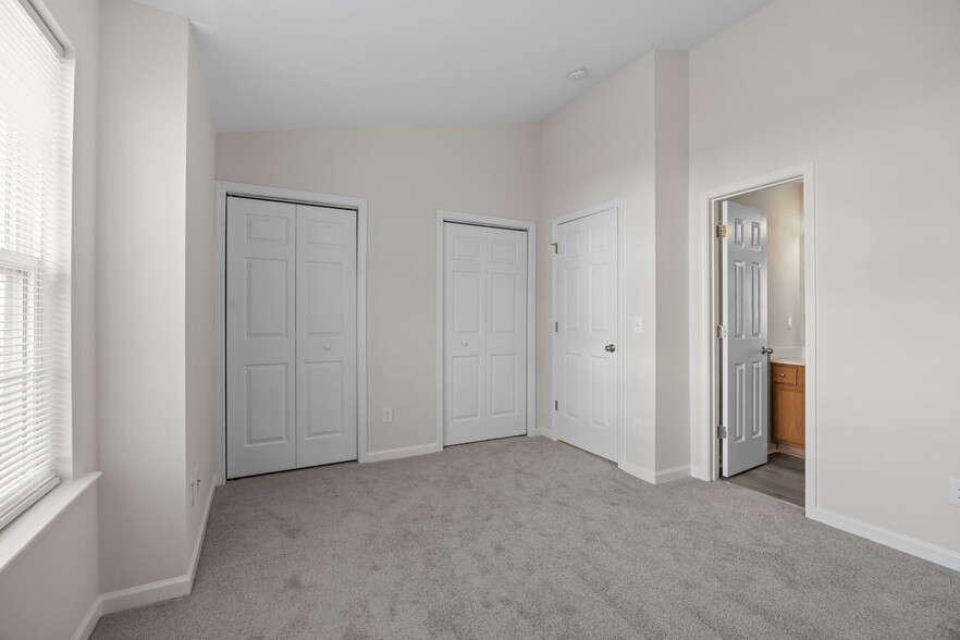 Building Photo - 8024 River Watch Lane