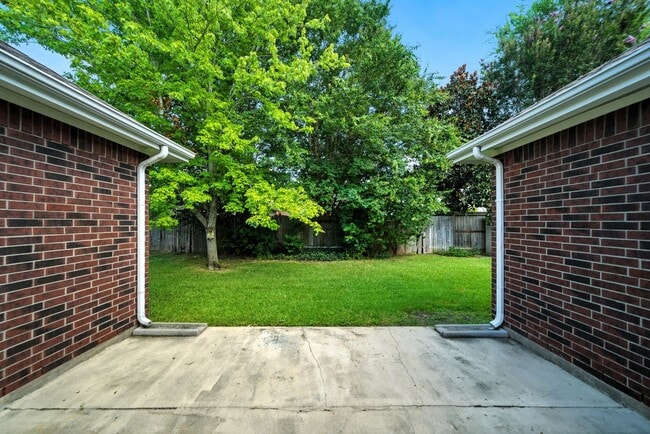 Building Photo - 1626 Maryvale Dr