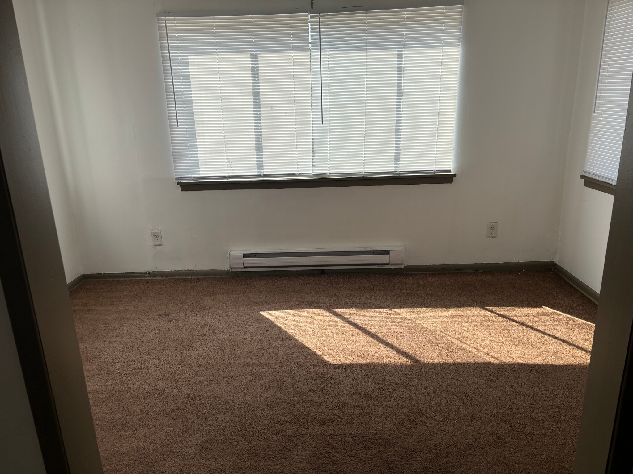 Sun room - 196-1 S Mount Vernon Ave