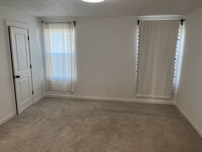 Building Photo - 828 S 24th Ave