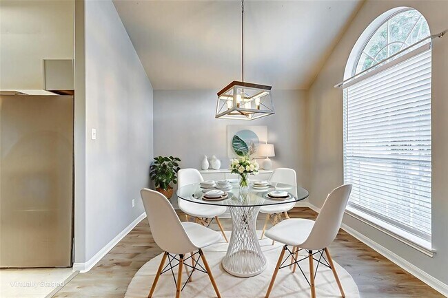 Building Photo - 25331 Clover Ranch Dr