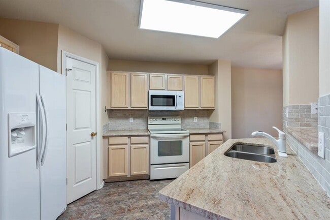 Building Photo - 7704 Plateau Cove