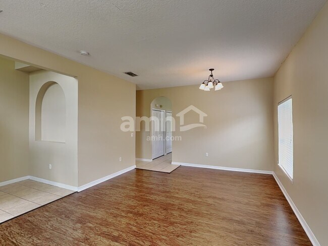 Building Photo - 3112 Dasha Palm Dr