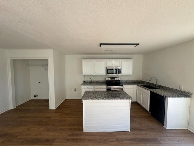 Building Photo - 172 Cloverbrook Dr